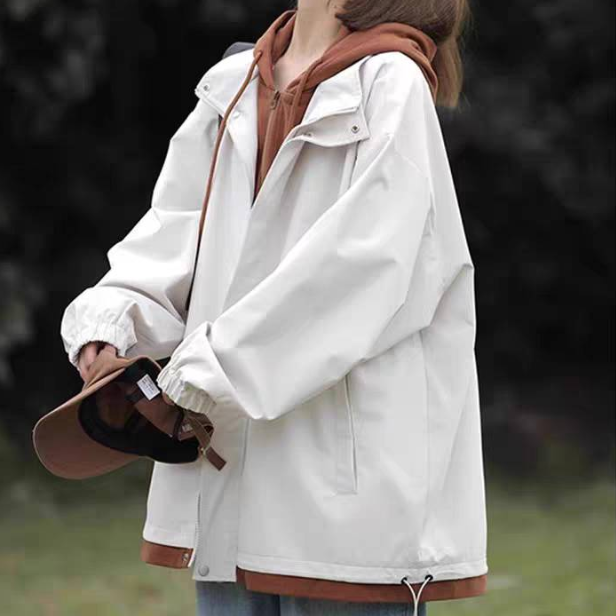 2025秋冬新作レディースフェイクツーピースジャケット。ルーズで大きなサイズが特徴で、優雅で高級感のあるライトラグジュアリーなデザイン。アウターとして、秋冬のあらゆる場面で存在感を演出します。