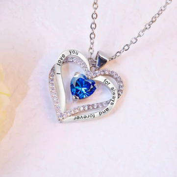 優雅で高級感あるクラブネックレス：日常と特別な瞬間を彩る精緻な魅力